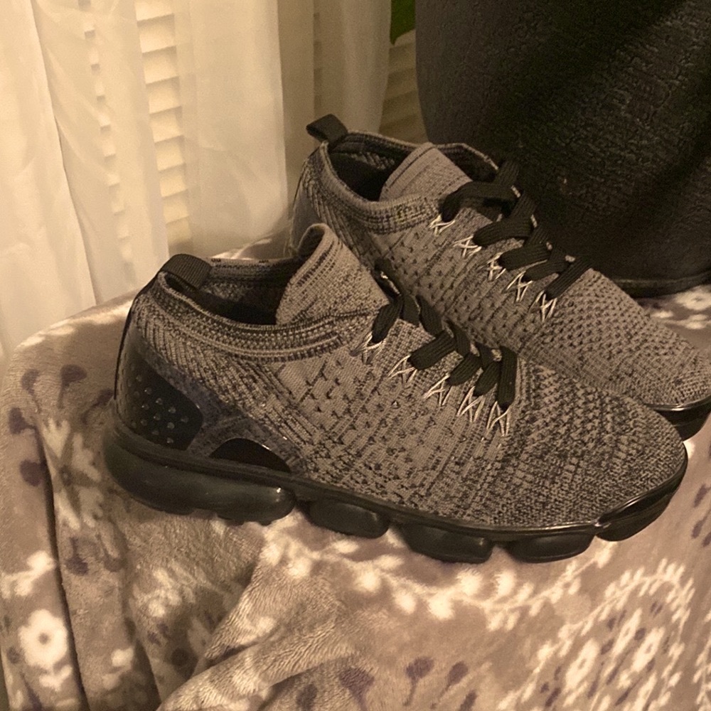 Black and Grey Tennis shoes…. No brand name..